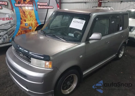2004 Scion Xb Base (A4) z USA, uszkodzony, nr VIN JTLKT324040161377